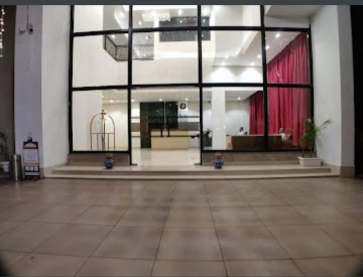 Derby Greens Hotel 博帕尔 外观 照片